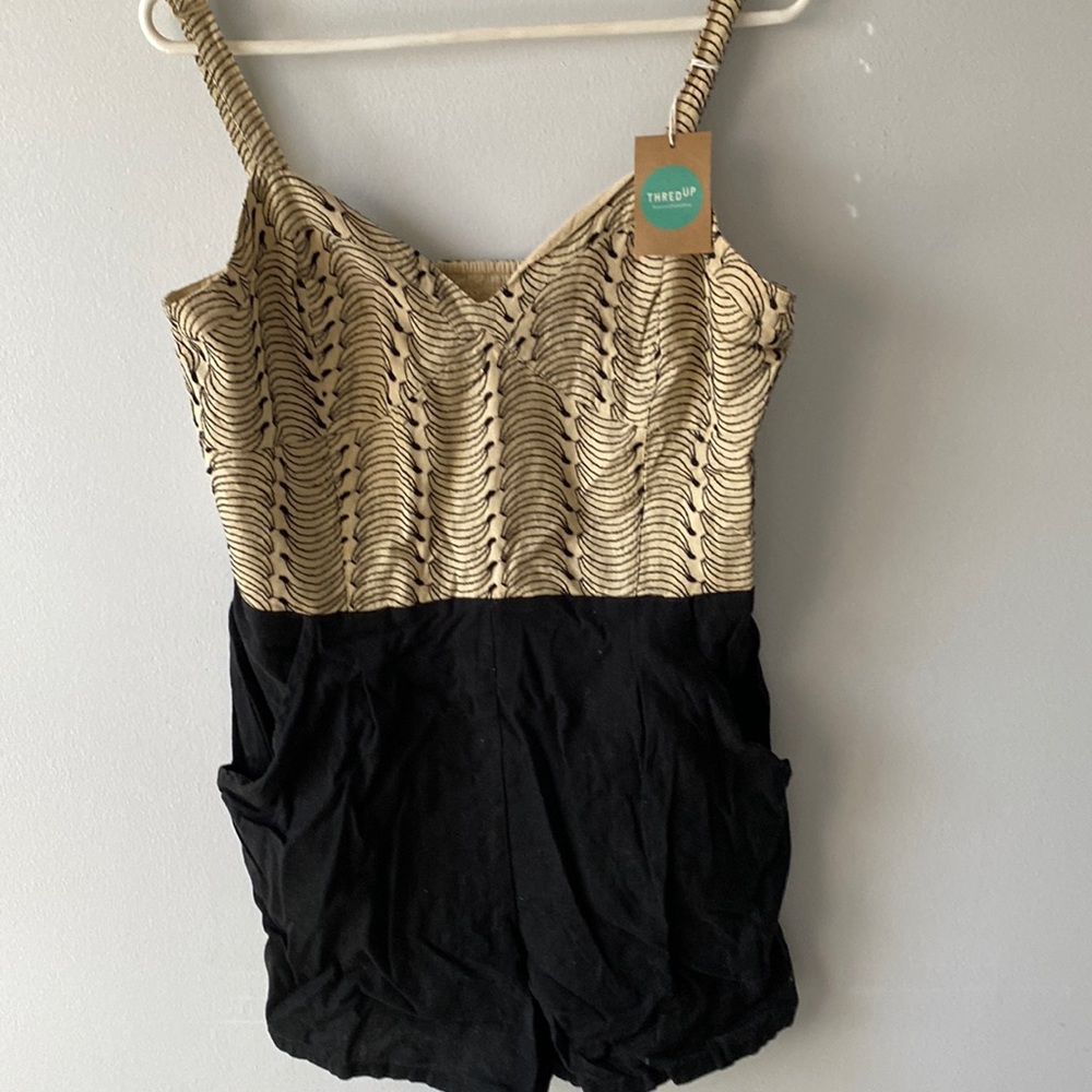 Lilka Lg Romper with pockets. Never worn, purchased from Thred Up
